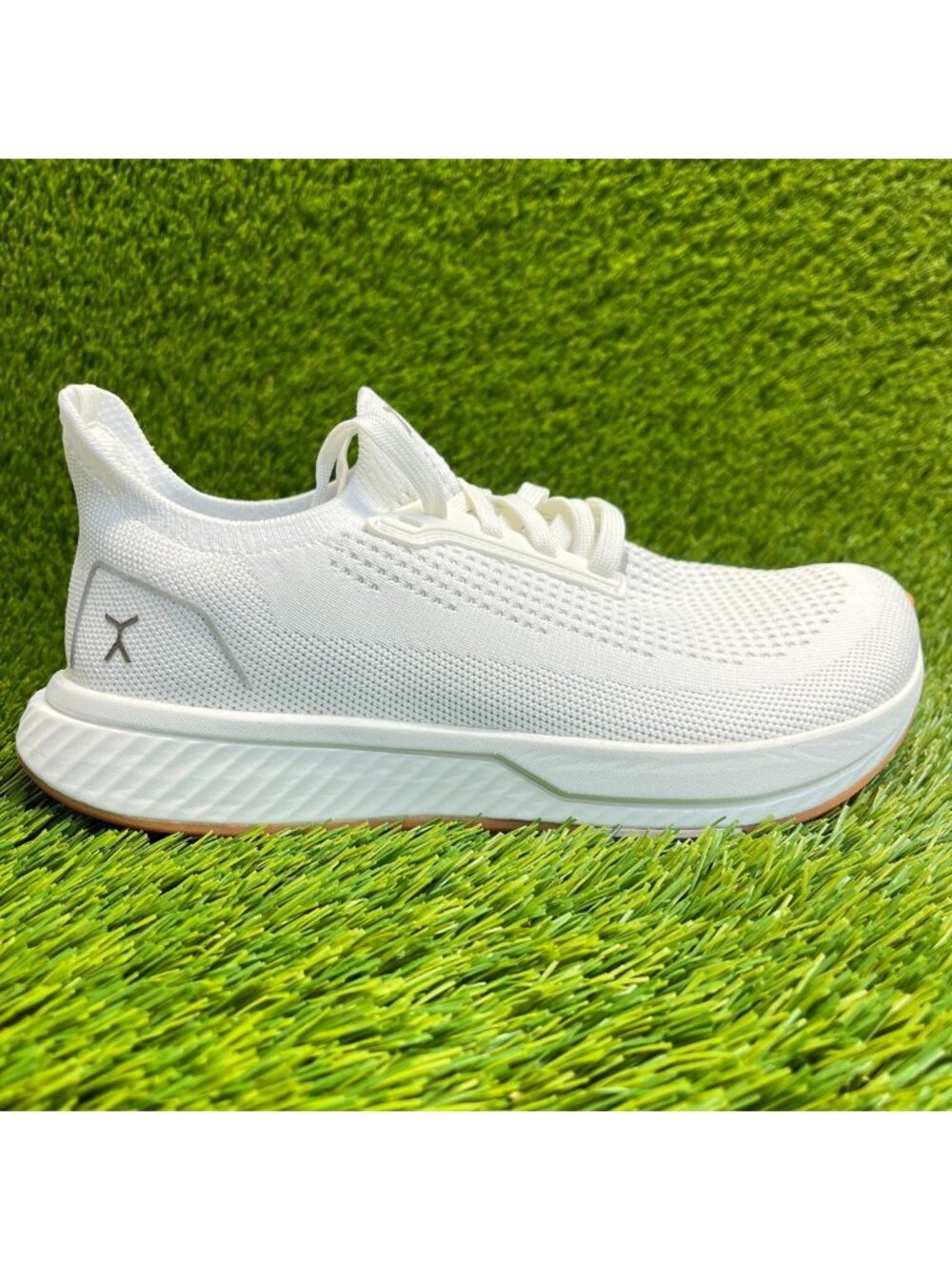 Flux Adapt Runner White Gum Womens Size 8 Running Athletic Walking Knit Shoes